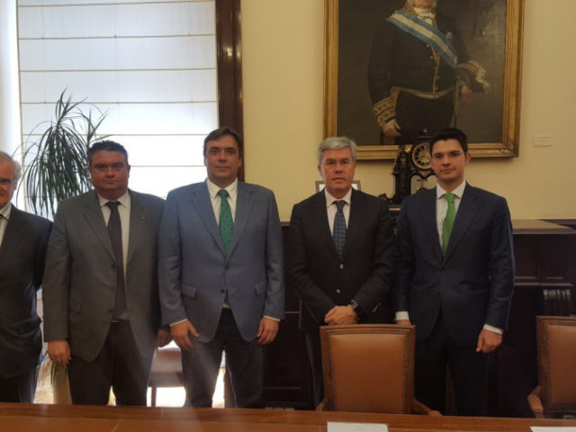 Representantes de AESA se reunieron con el secretario de Estado de Hacienda